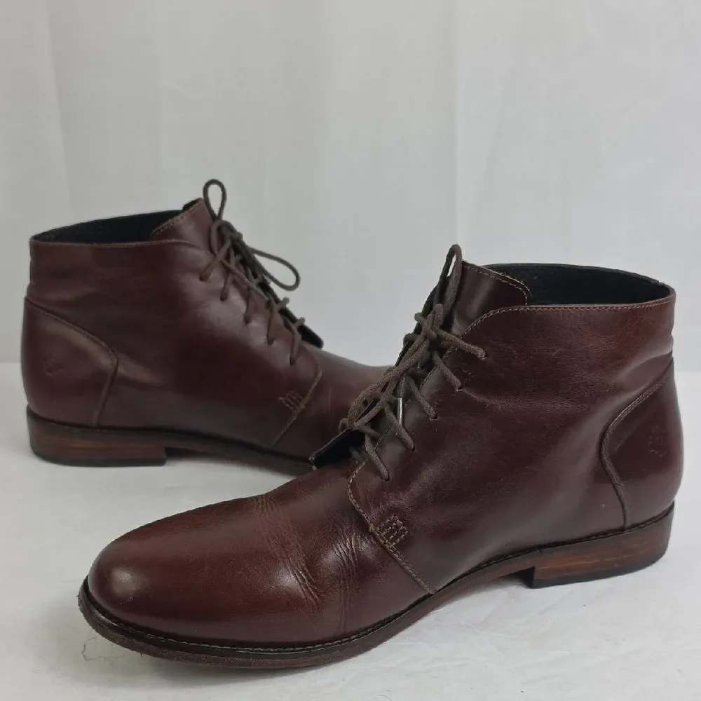 Nisolo Everyday Brown Oiled Leather‎ Men's Chukka Boots.